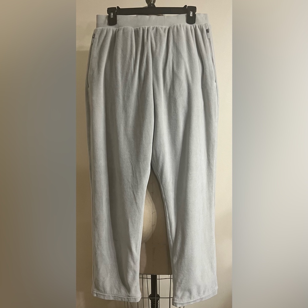 ADIDAS BASKETBALL LIGHT GREY VELOUR LINED PANTS IA3453 SIZE MEDIUM- Unisex
